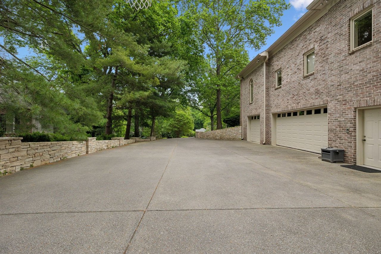 915 Calloway Dr