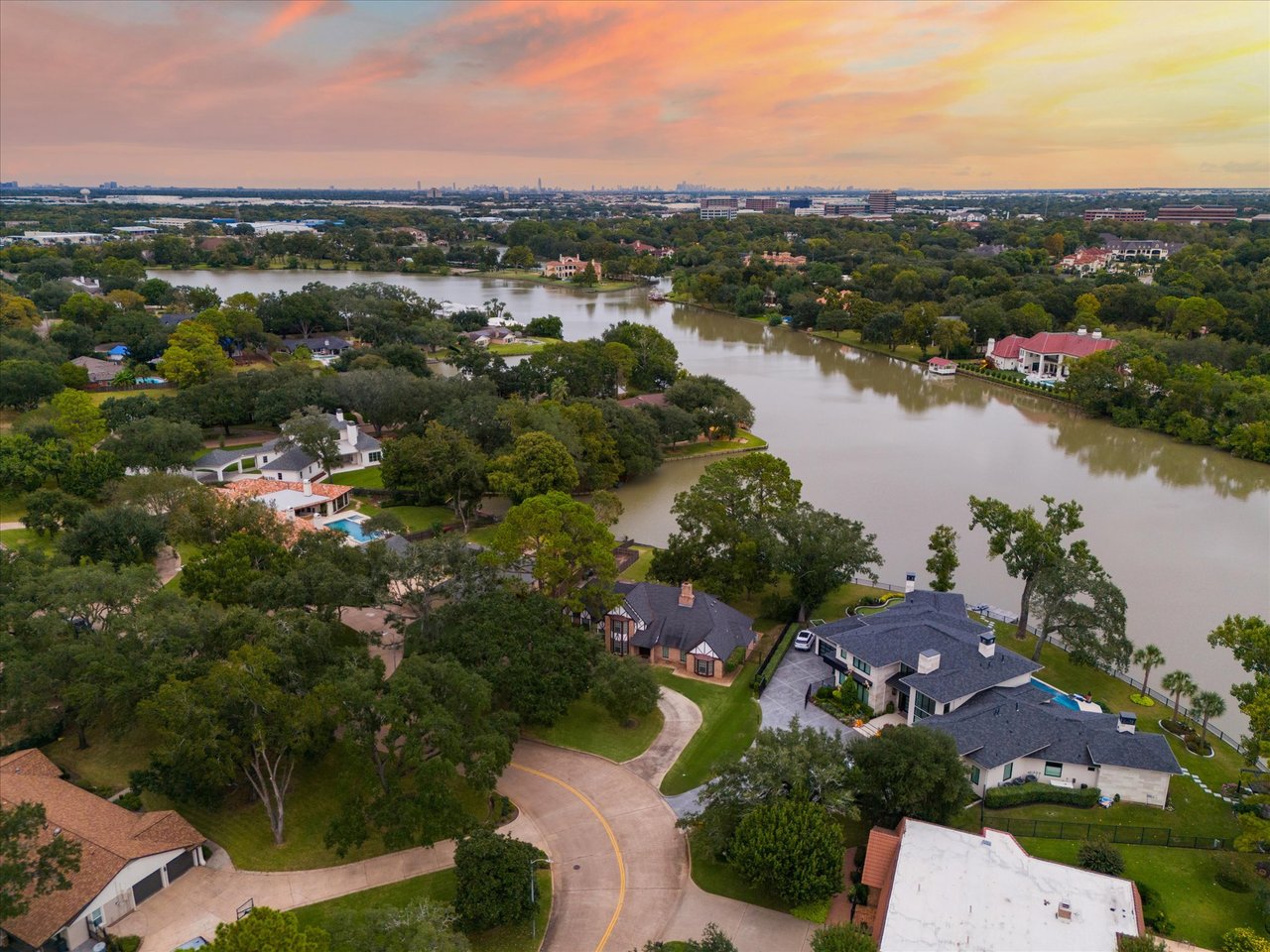 Private Listing: 411 Lombardy Dr