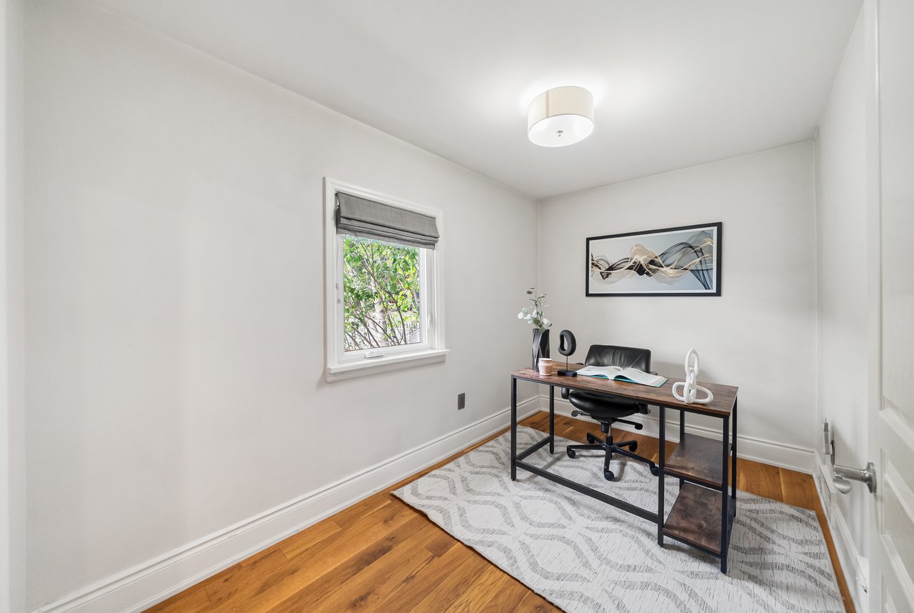 1141 Lakeshore Rd W