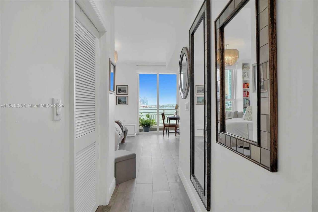 848 Brickell Key Dr Unit 204