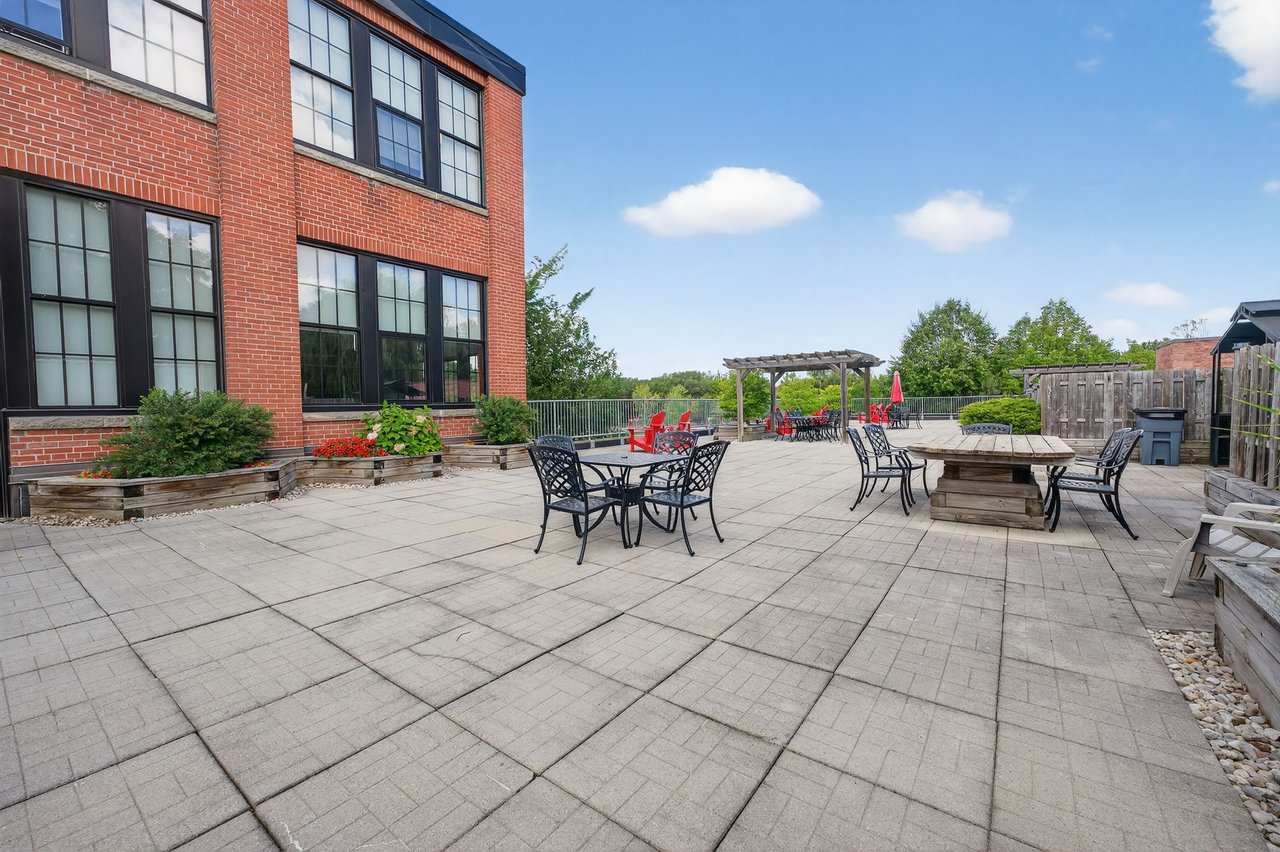 318 - 543 Timothy St, Newmarket