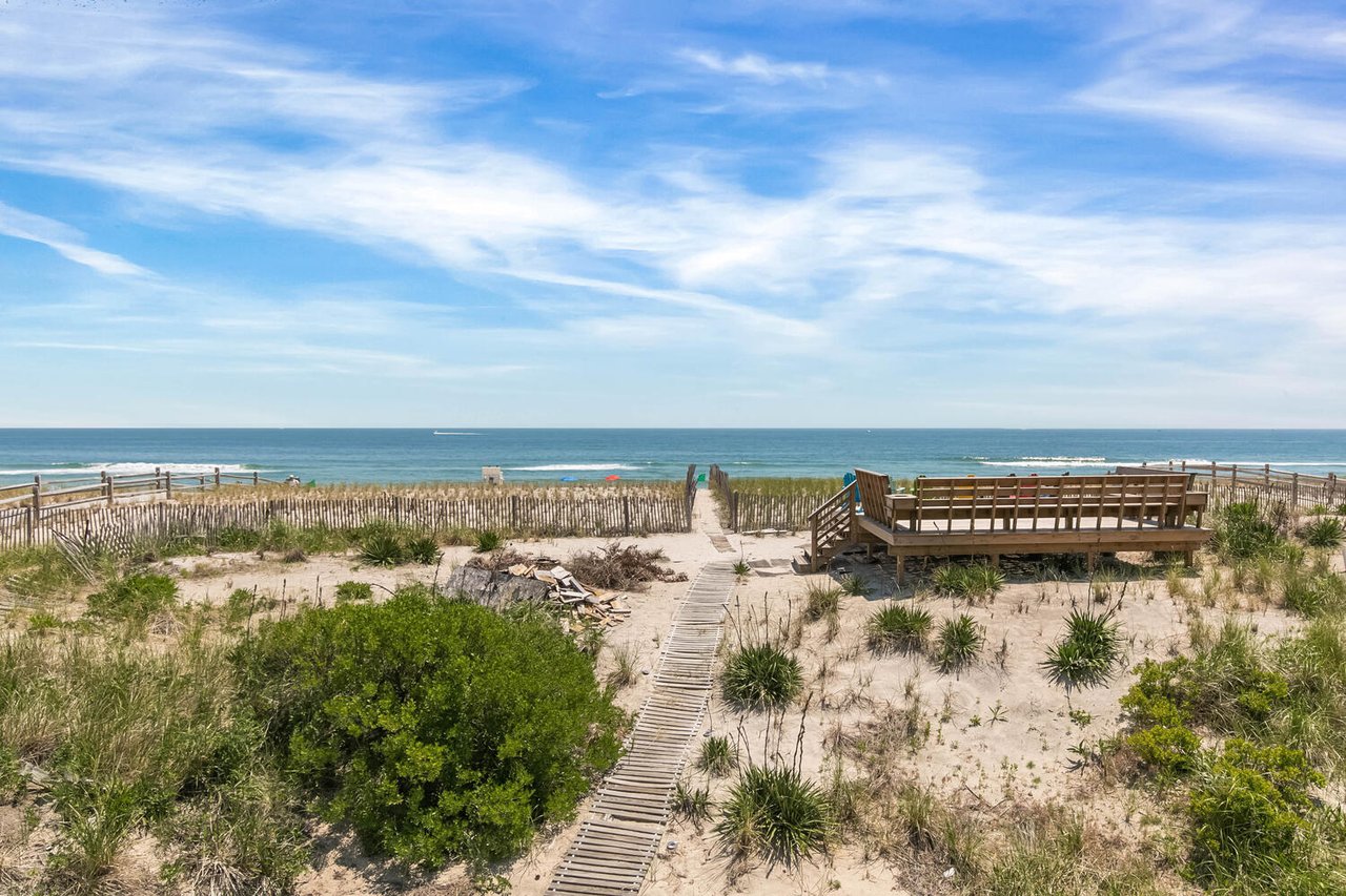 #1595 Summer Rental on the Oceanfront with Pool