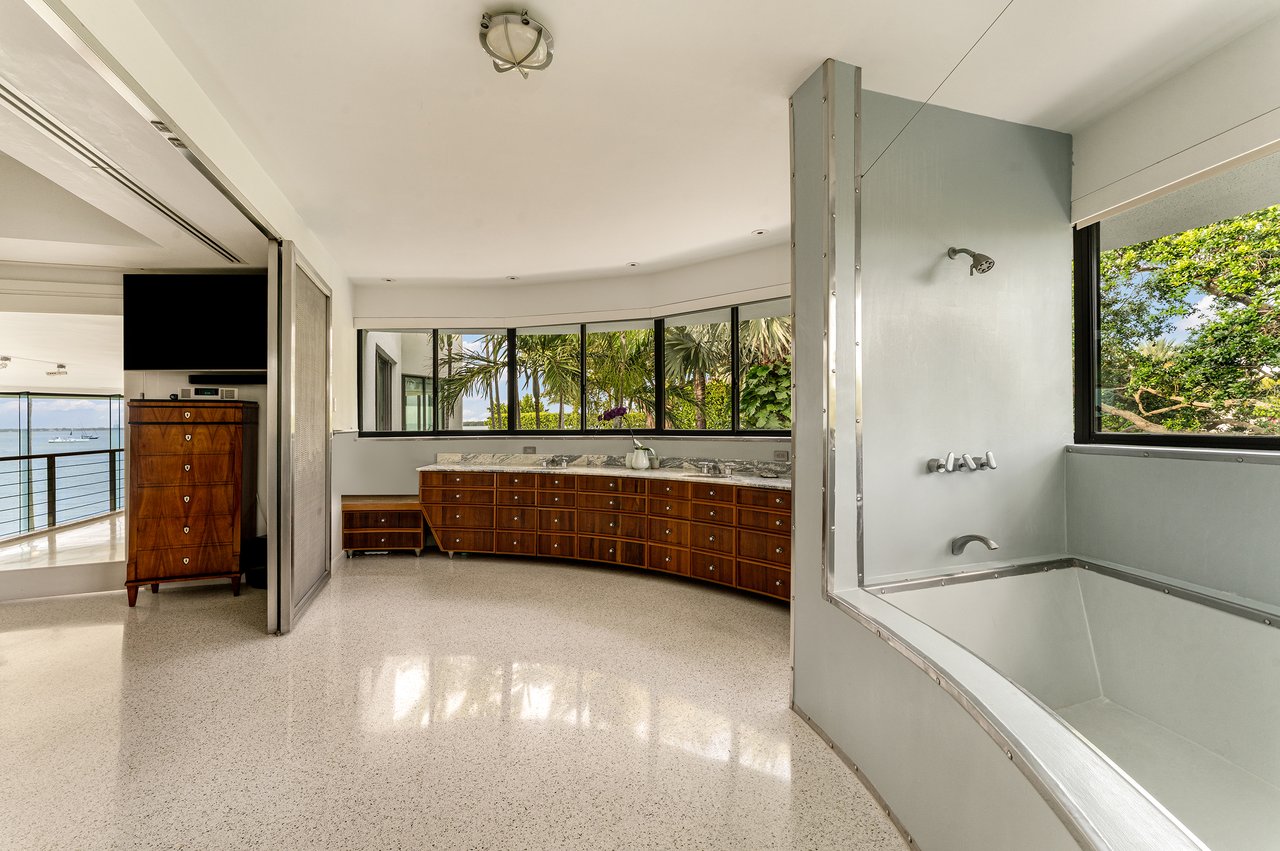 One of America’s Most Iconic Waterfront Estates