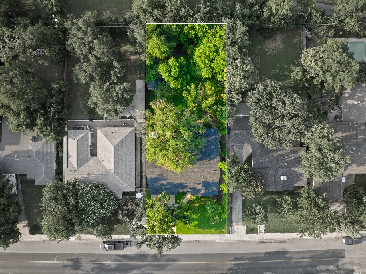 Aerial view outlining the lot boundaries at 2404 Westover Rd, Tarrytown, Austin.