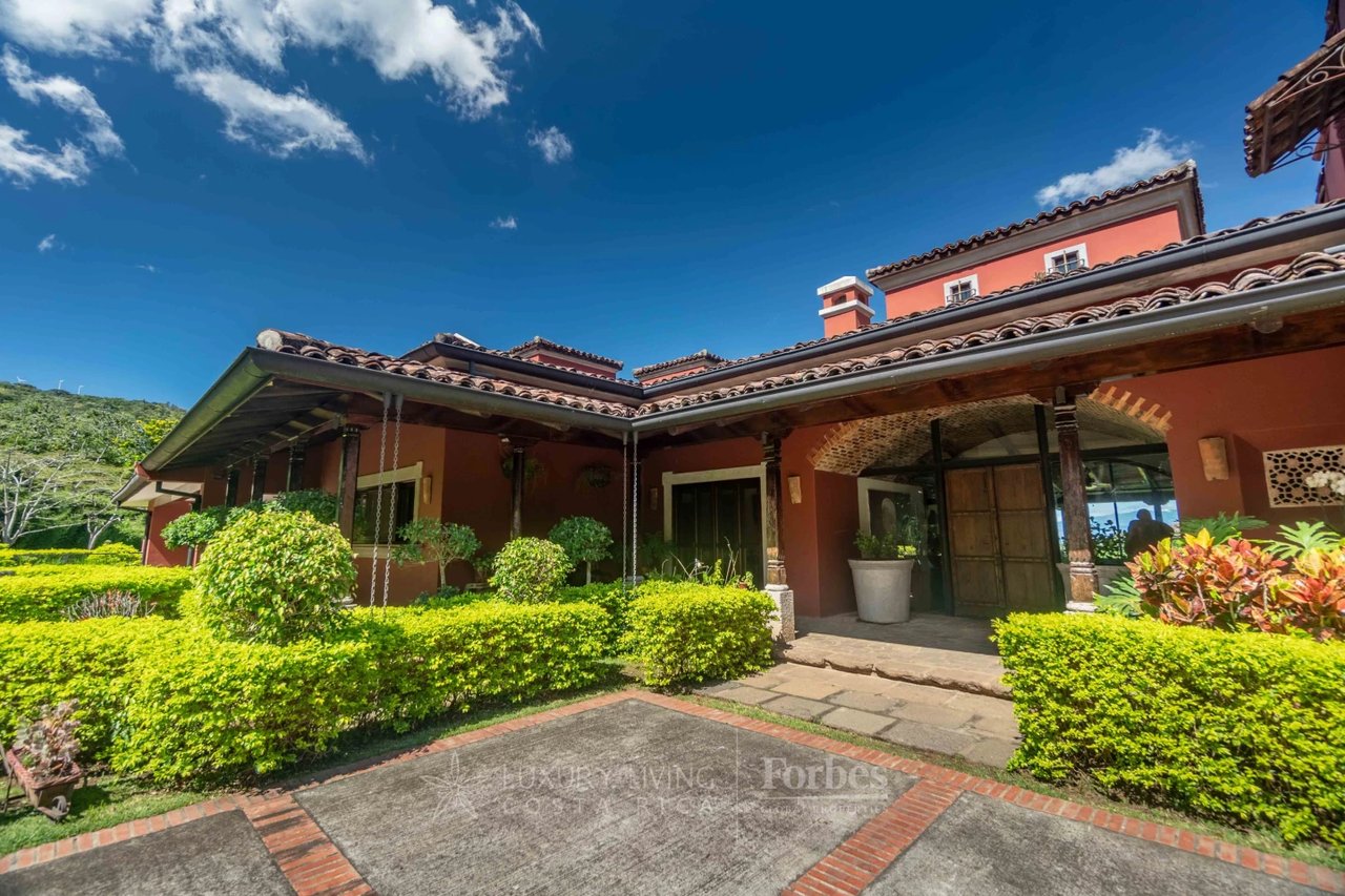 19759 - Architectural Hacienda Style Luxury Villa inTranquil Natural Oasis