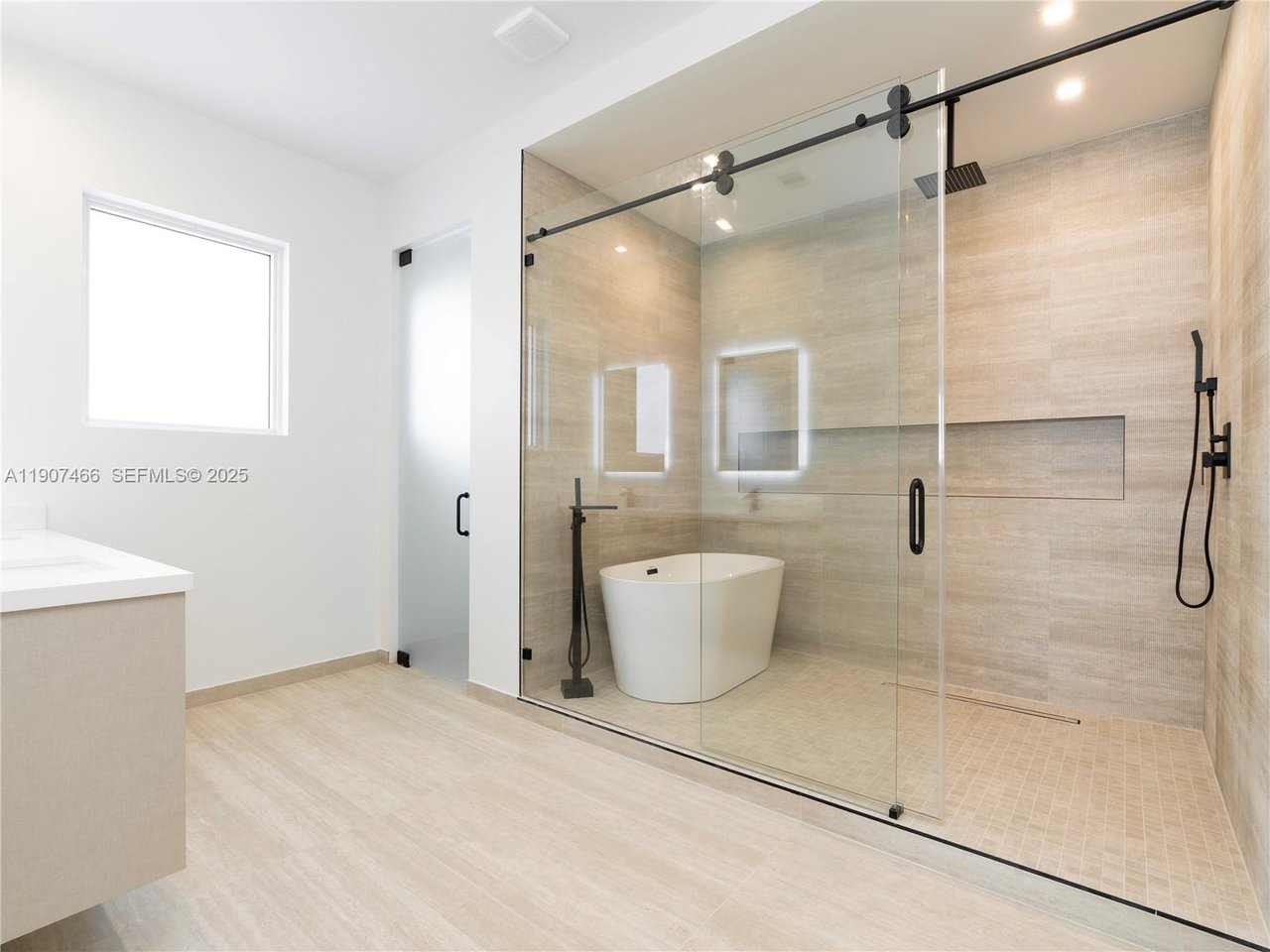 1705-sw-23-street​-river-oaks-home-sold-bathroom