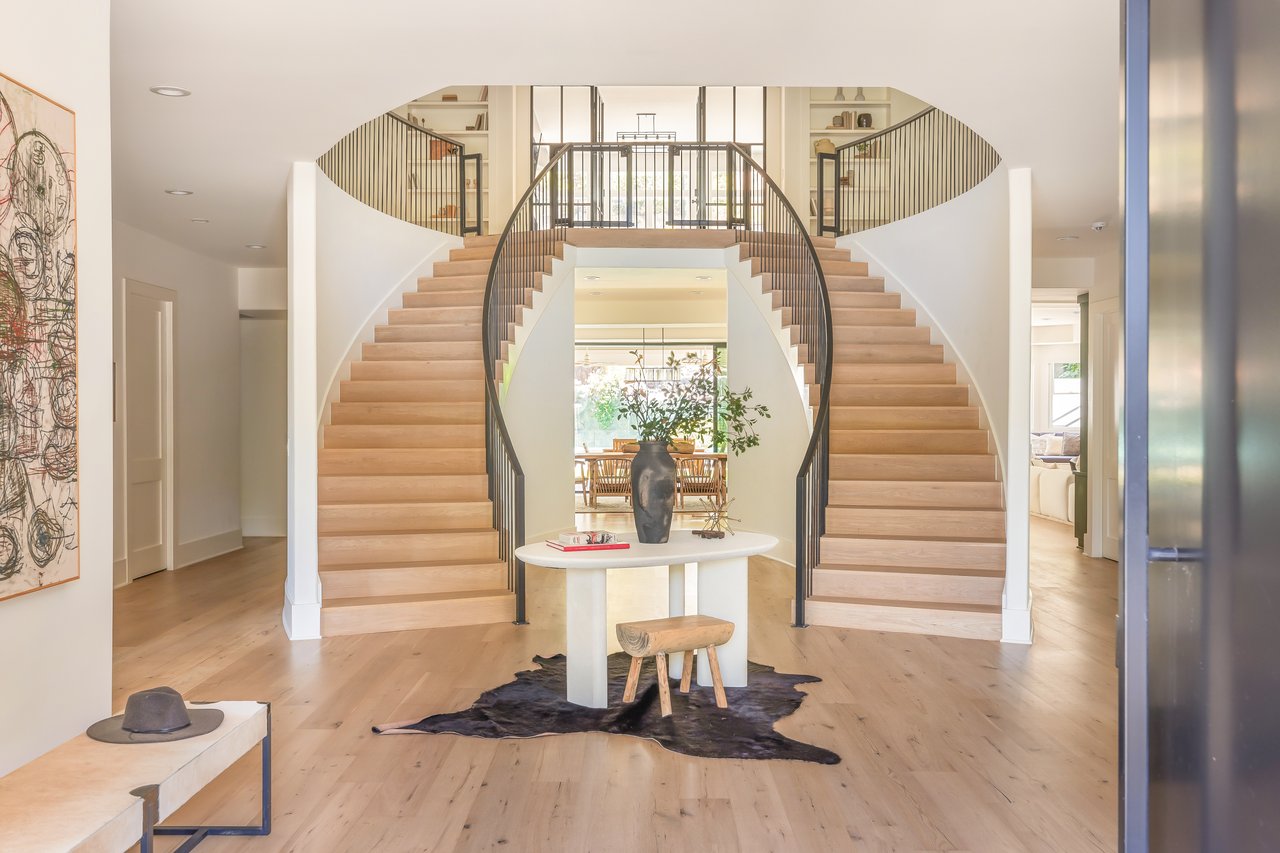 4322 Hayvenhurst Ave, Encino