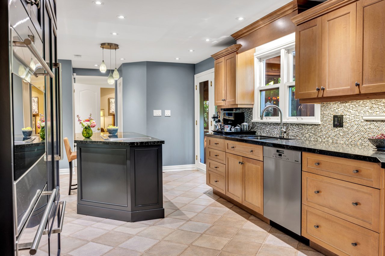 1346 Whiteoaks Avenue, Mississauga