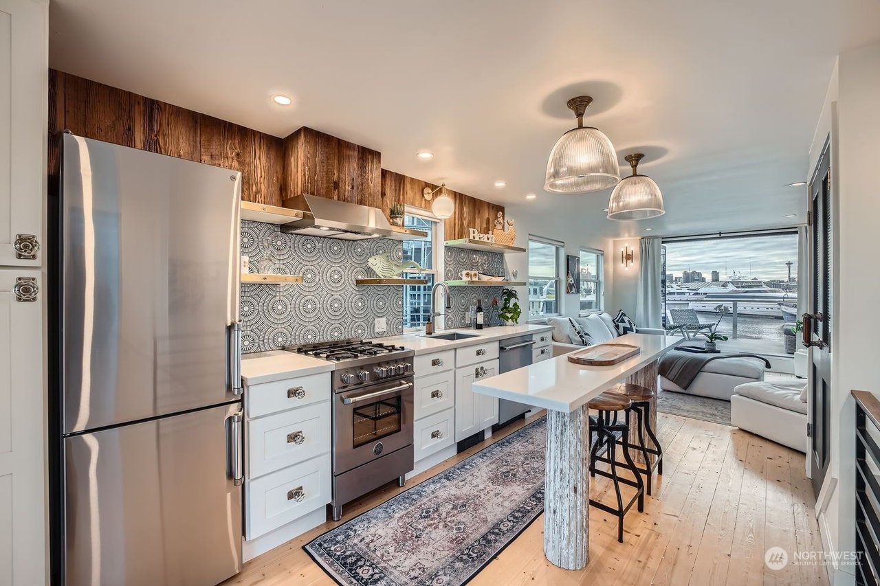 2309 N Northlake Way, #4