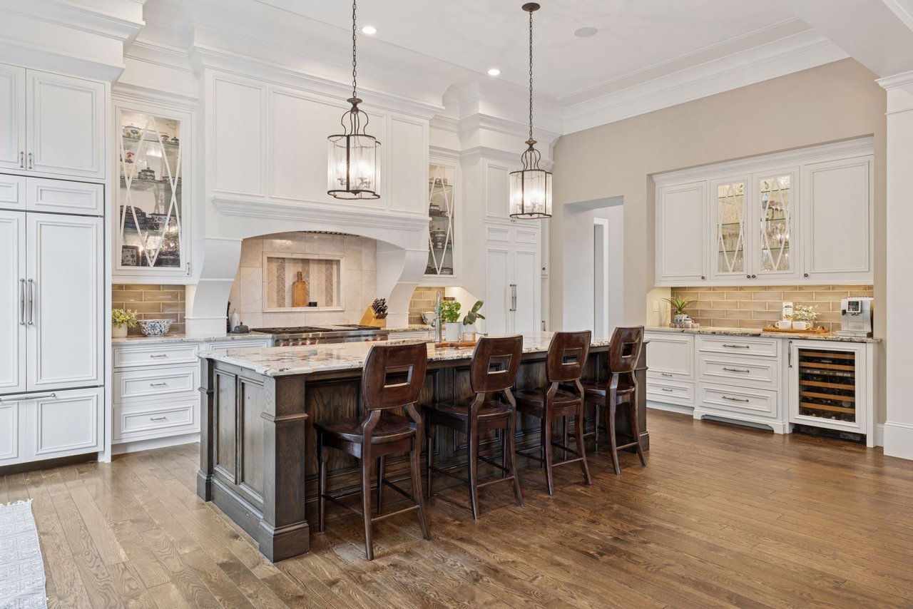 405 Carpenters Point, Wayzata