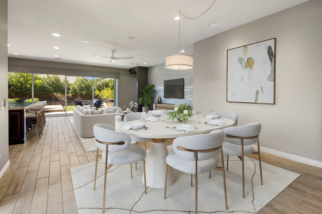 2932 E Madison Vistas