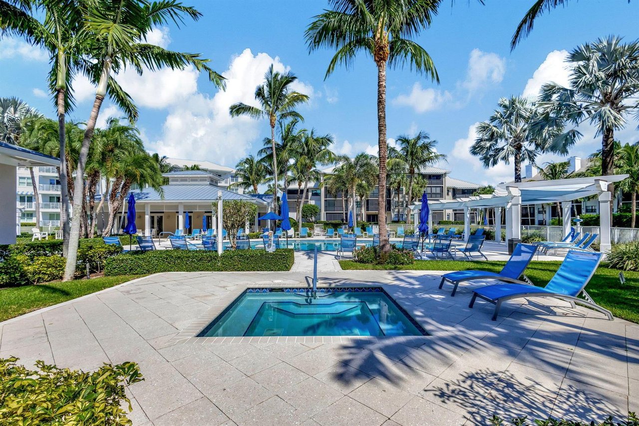 833 Bay Colony Drive S