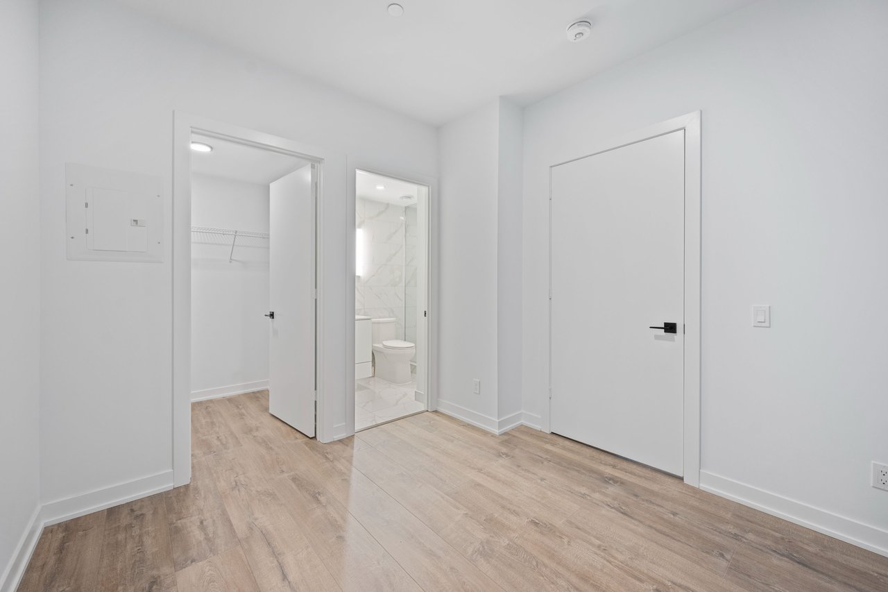 327 King Street W Unit: 302