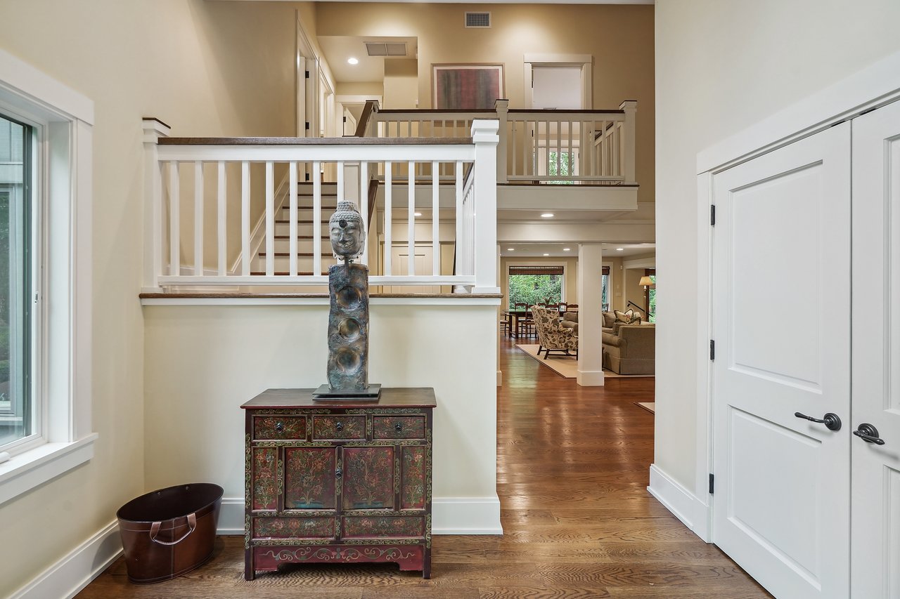17 Eastwoods Road