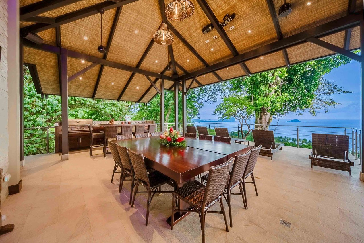 Walk to beach Vista Hermosa Estate Lucrative Contemporary Estate