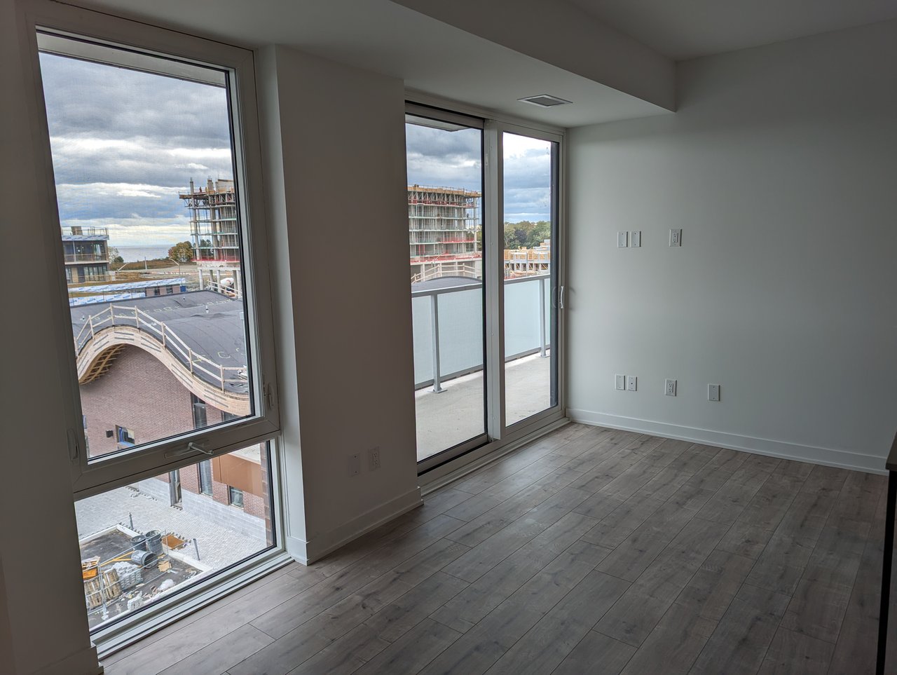 447-215 Lakeshore Rd W