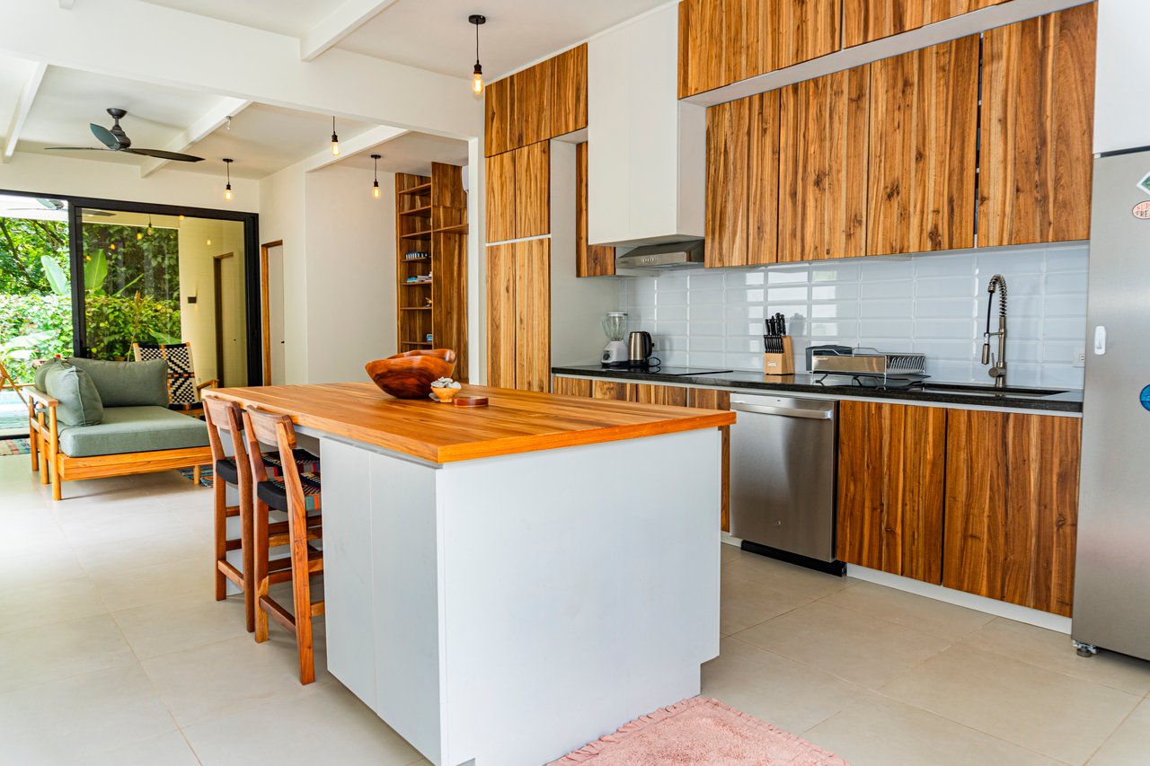 Modern Elegance Meets Tropical Lifestyle in Uvita