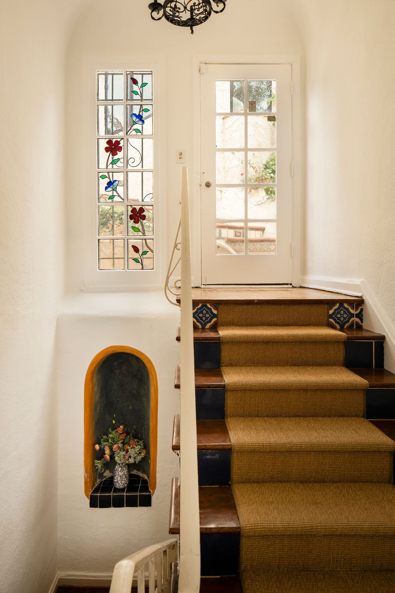 3346 N Knoll Dr, Hollywood Hills
