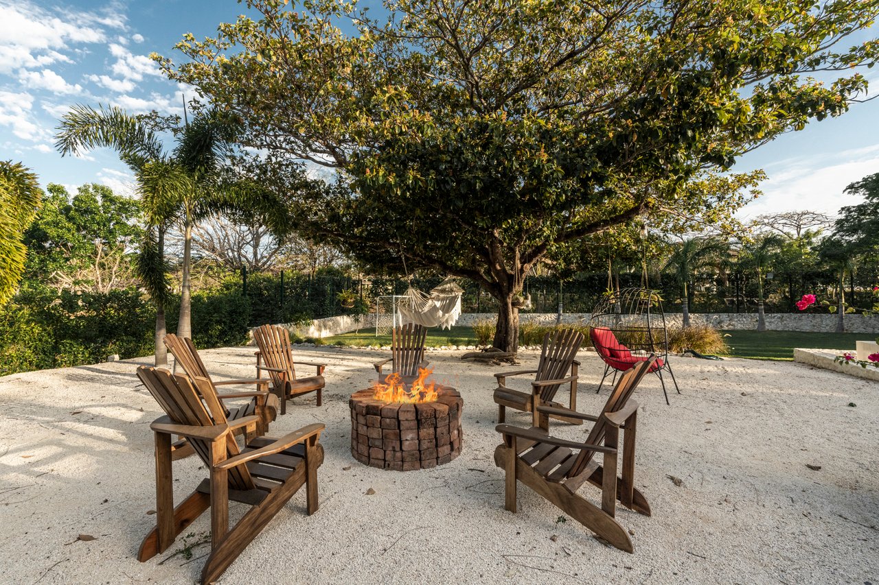 Villa Solana: Modern Luxury Steps from Playa Mansita in Hacienda Pinilla