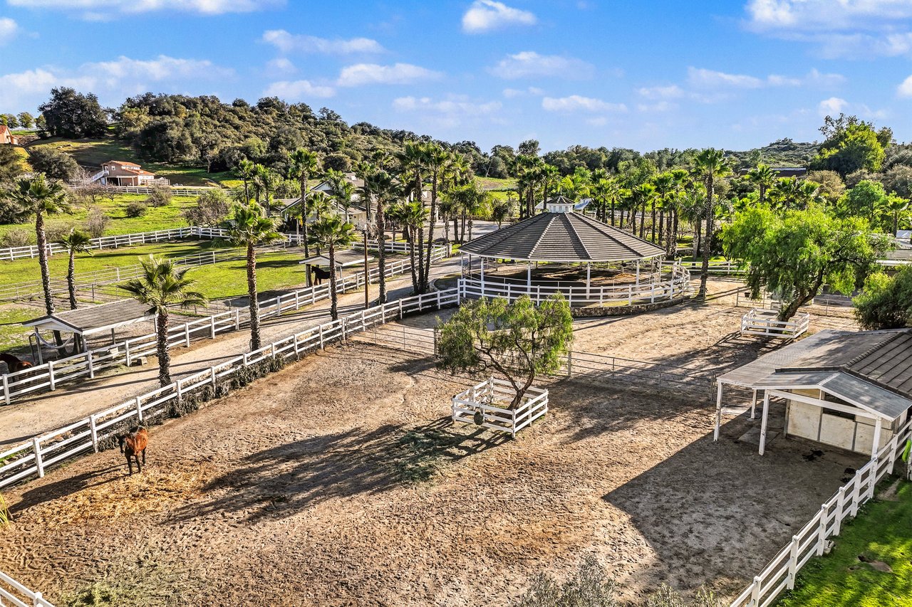 40801 Avenida La Cresta