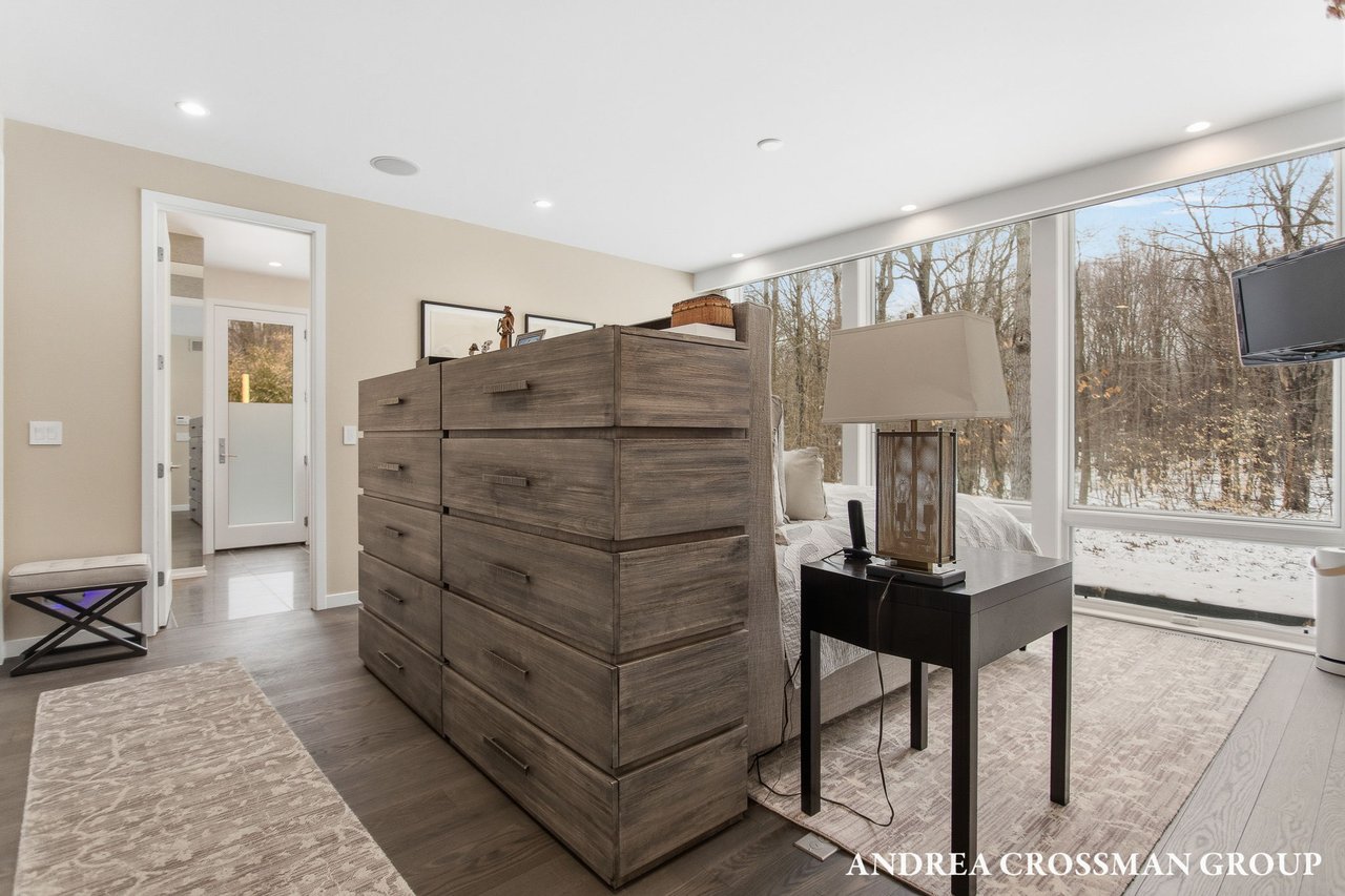 6919 Bendemeer Drive