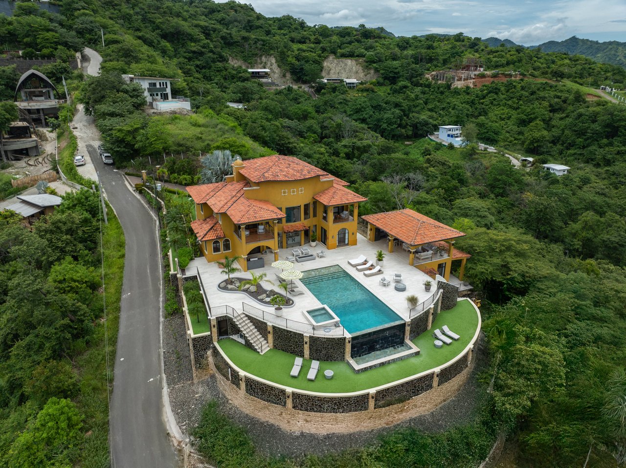 Casa Loro - Luxury Estate