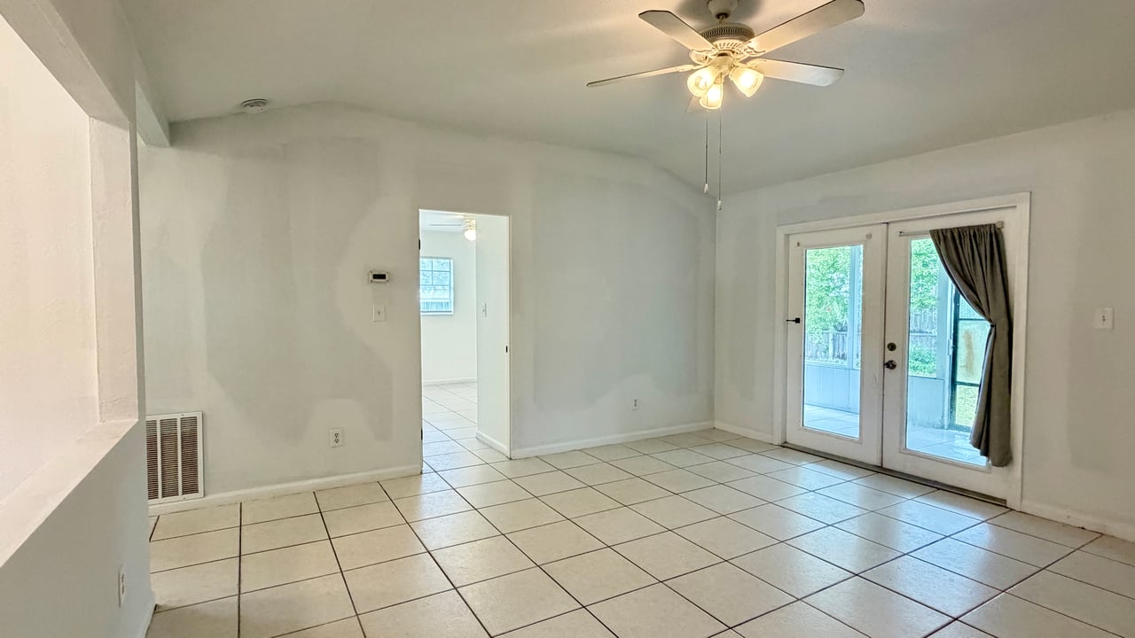 Casselberry Two-Bedroom Unit in Half-Duplex with Private Yard