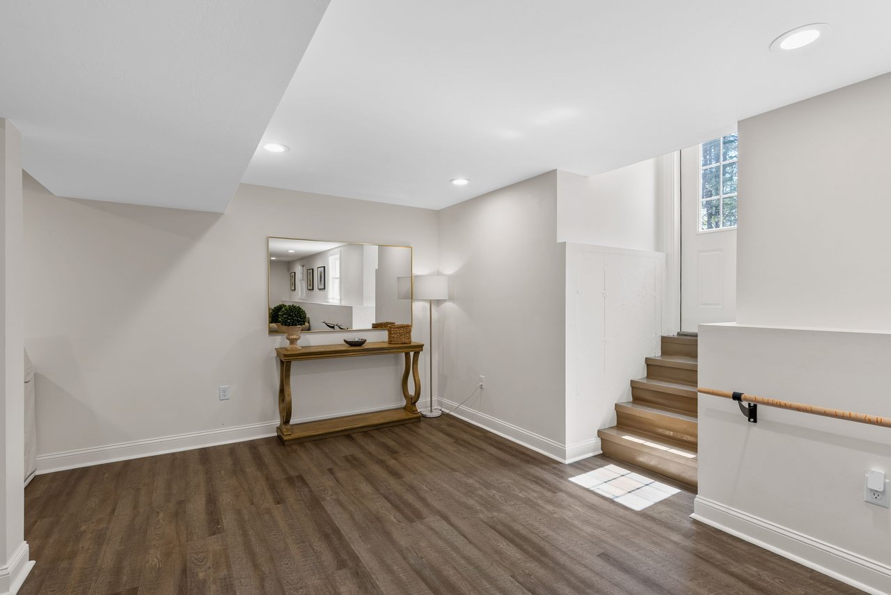 11 Lisa Ln Pembroke, MA 02359