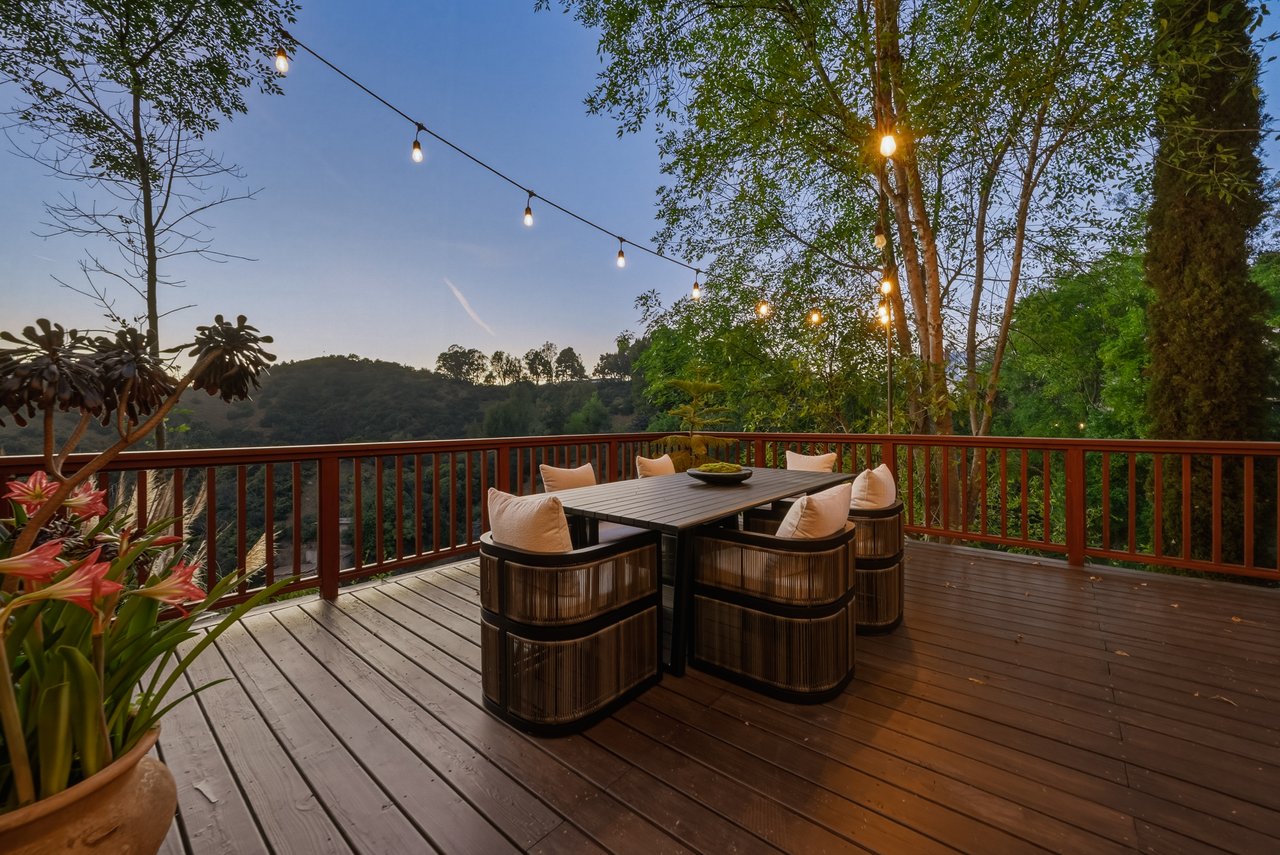 2591 Leicester Dr, Hollywood Hills