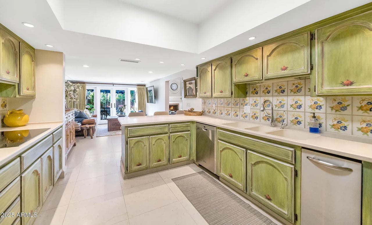 4434 E Camelback Rd Unit 137