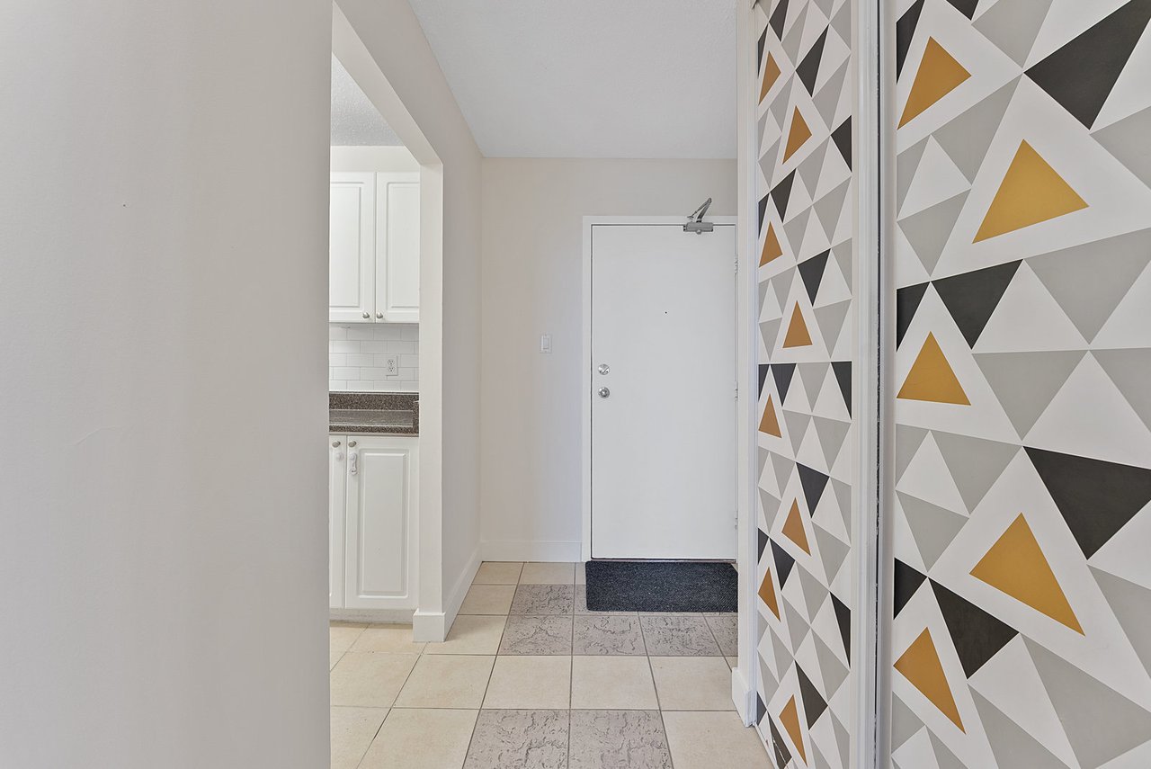 10330 Yonge Street W 707