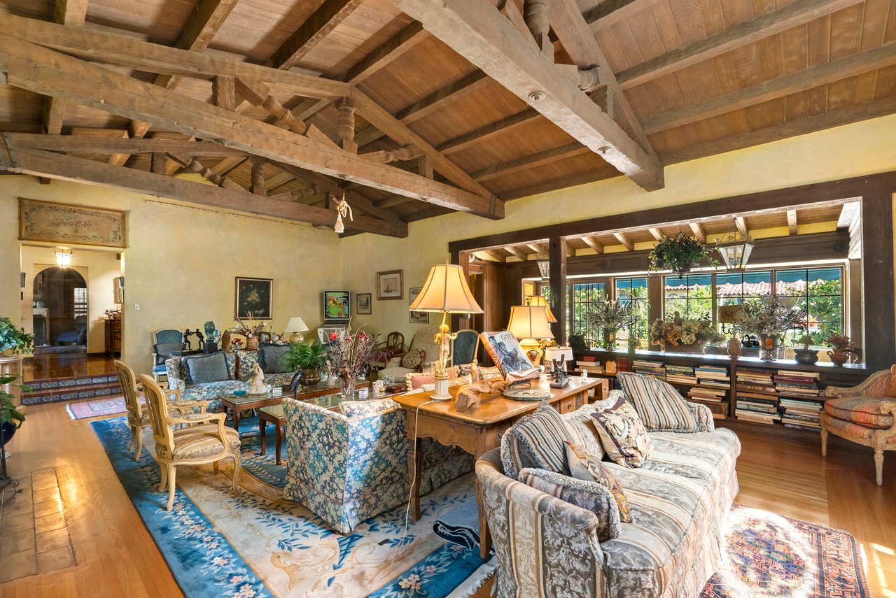 706 N Maple Dr, Beverly Hills