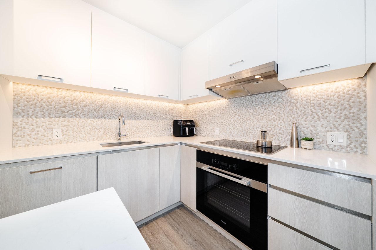 8188 Yonge Street, 235
