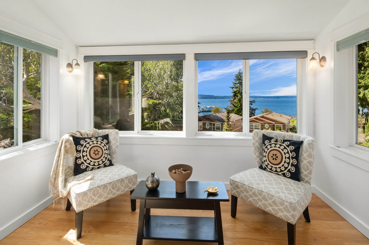 8636 Fauntleroy Place SW