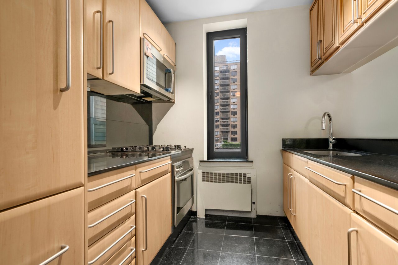 157 E 32ND Street 21B