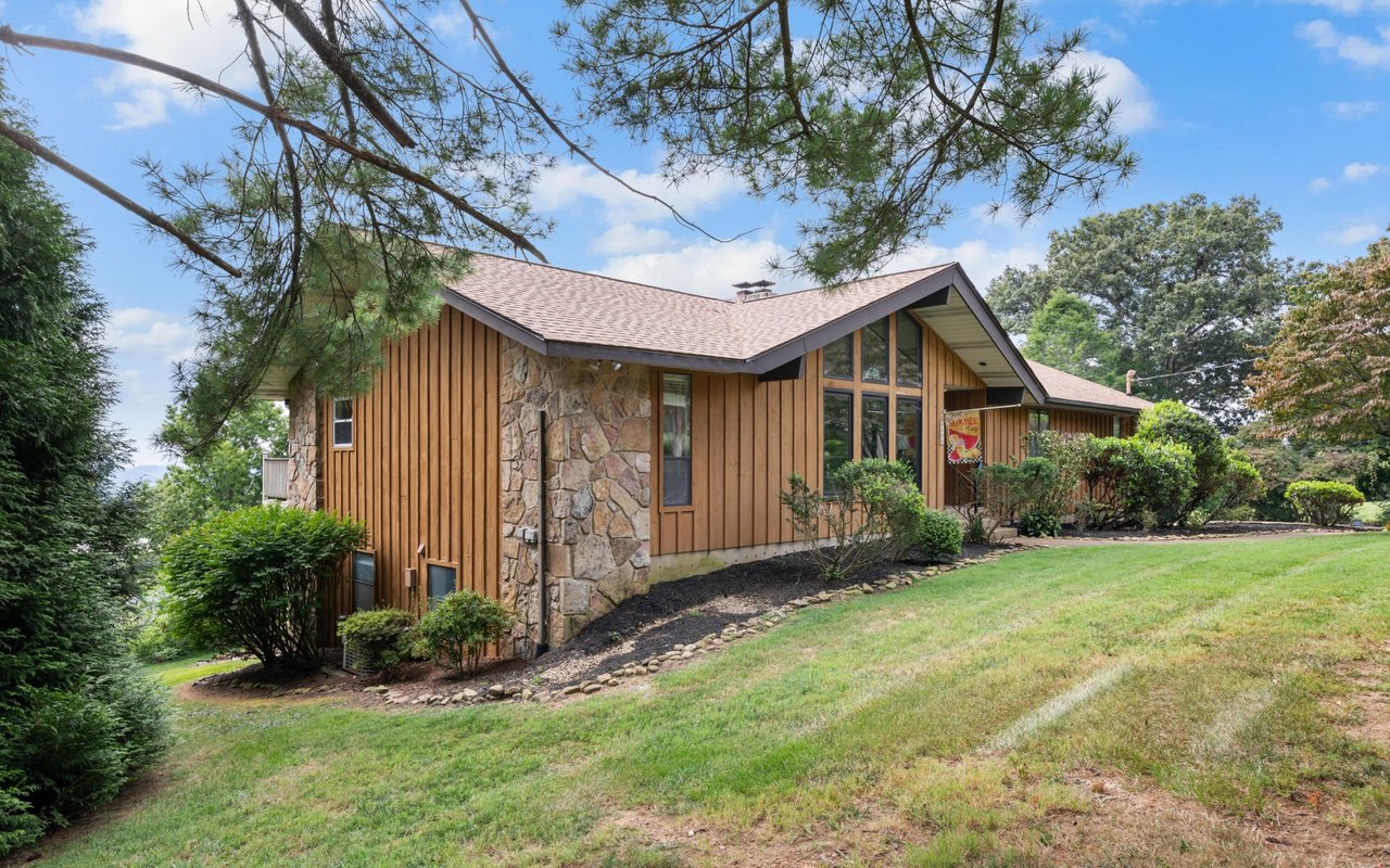 Wallace Luxury Spotlight | 6104 Top O Knox Drive Knoxville, TN 37918