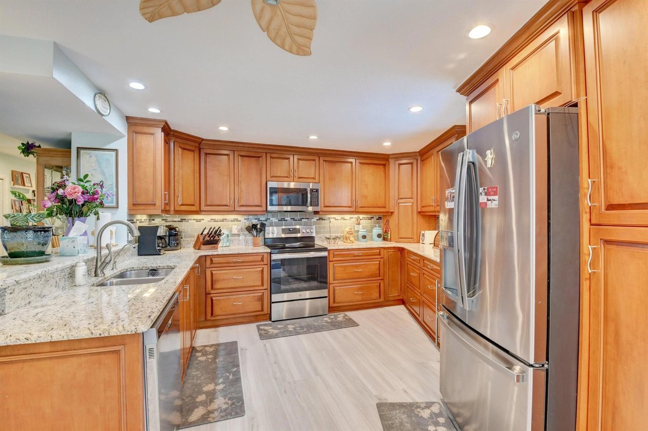 917 SW 38th Ct