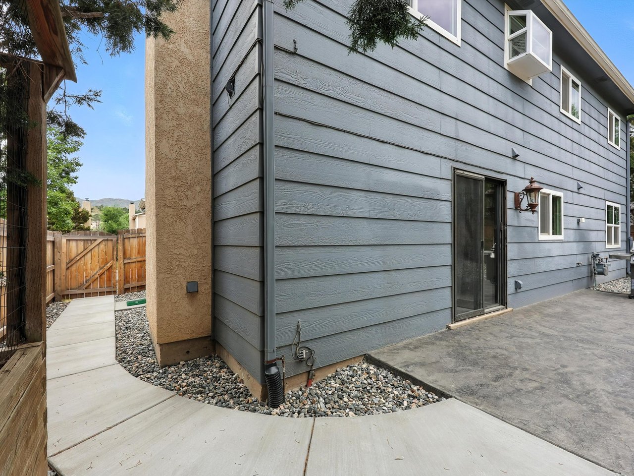 6290 Pemberton Way