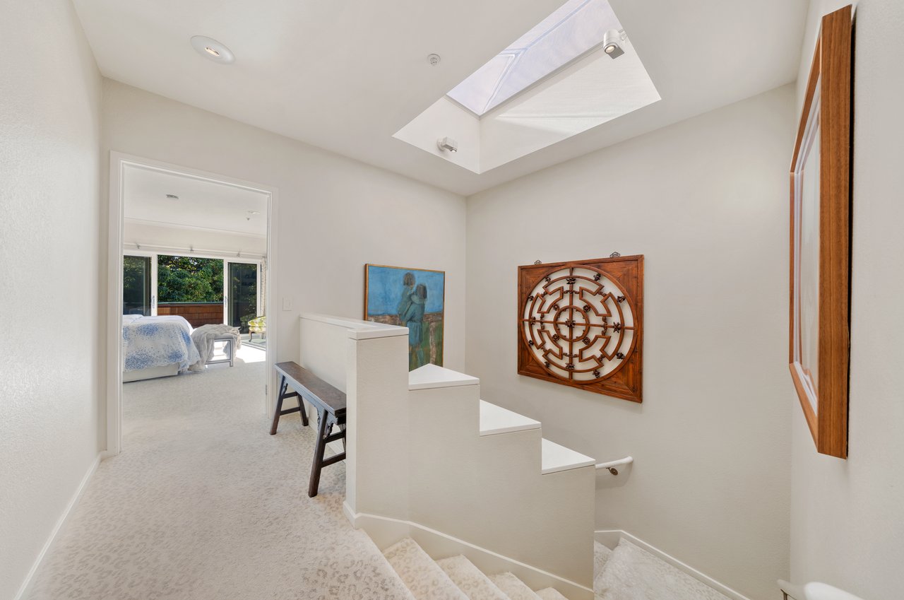 Luxurious End Unit in Point Tiburon