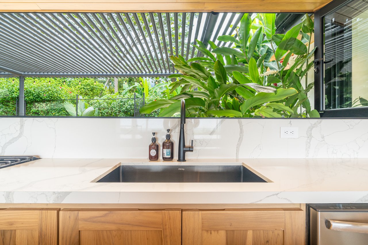 Casa Amarilla – Oceanfront Luxury Meets Sustainable Living in Tres Rios
