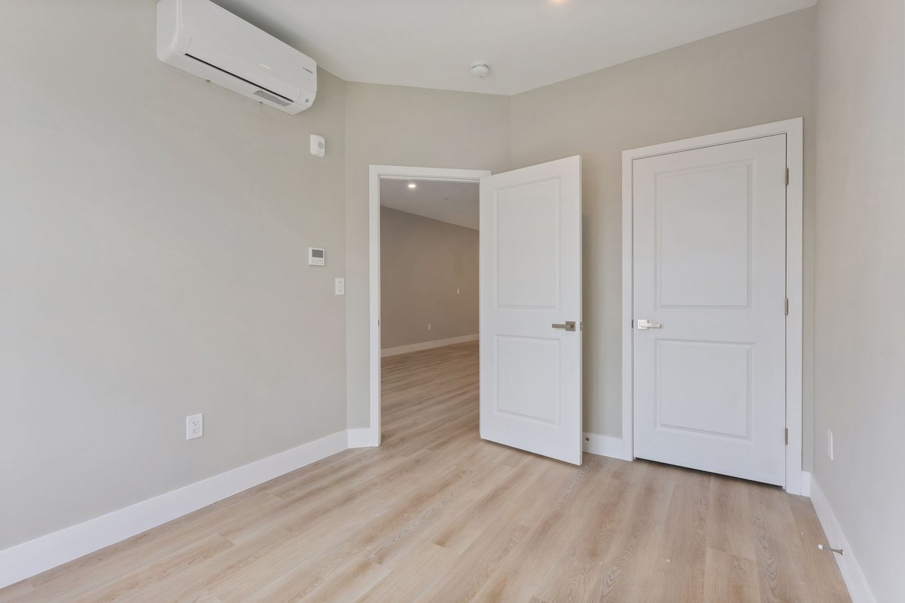 298 Main Street, 2F