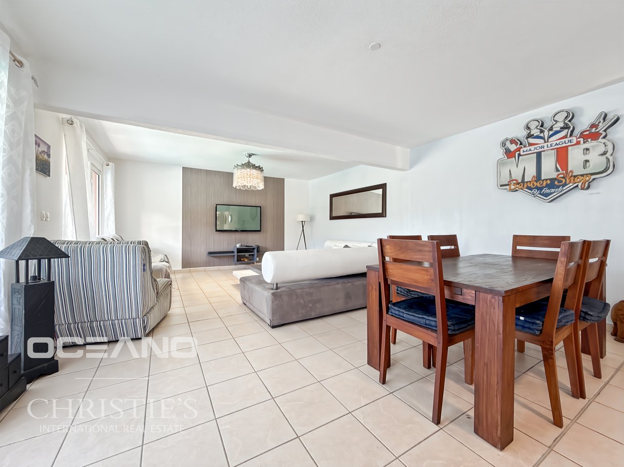 Spacious 3-Bedroom Villa + Studio – OYSTER POND