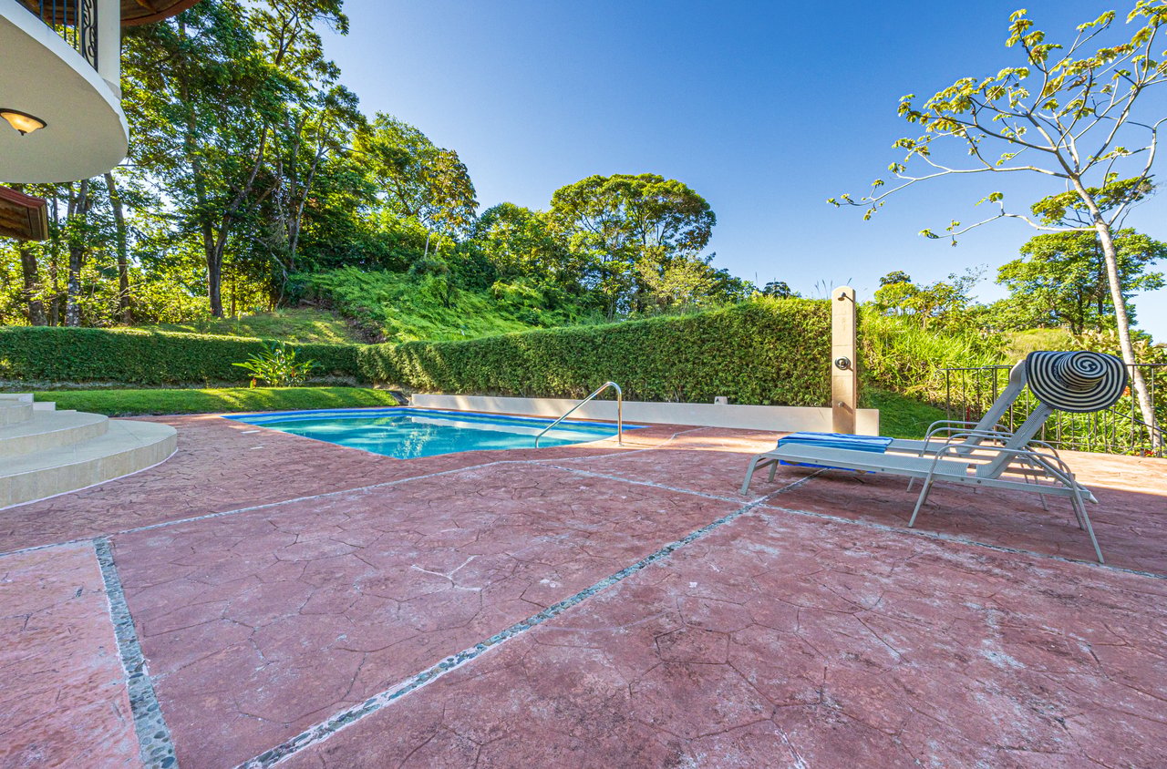 Elegant 3 Bedroom + Office Jungle Home in Puesta Del Sol, Ojochal