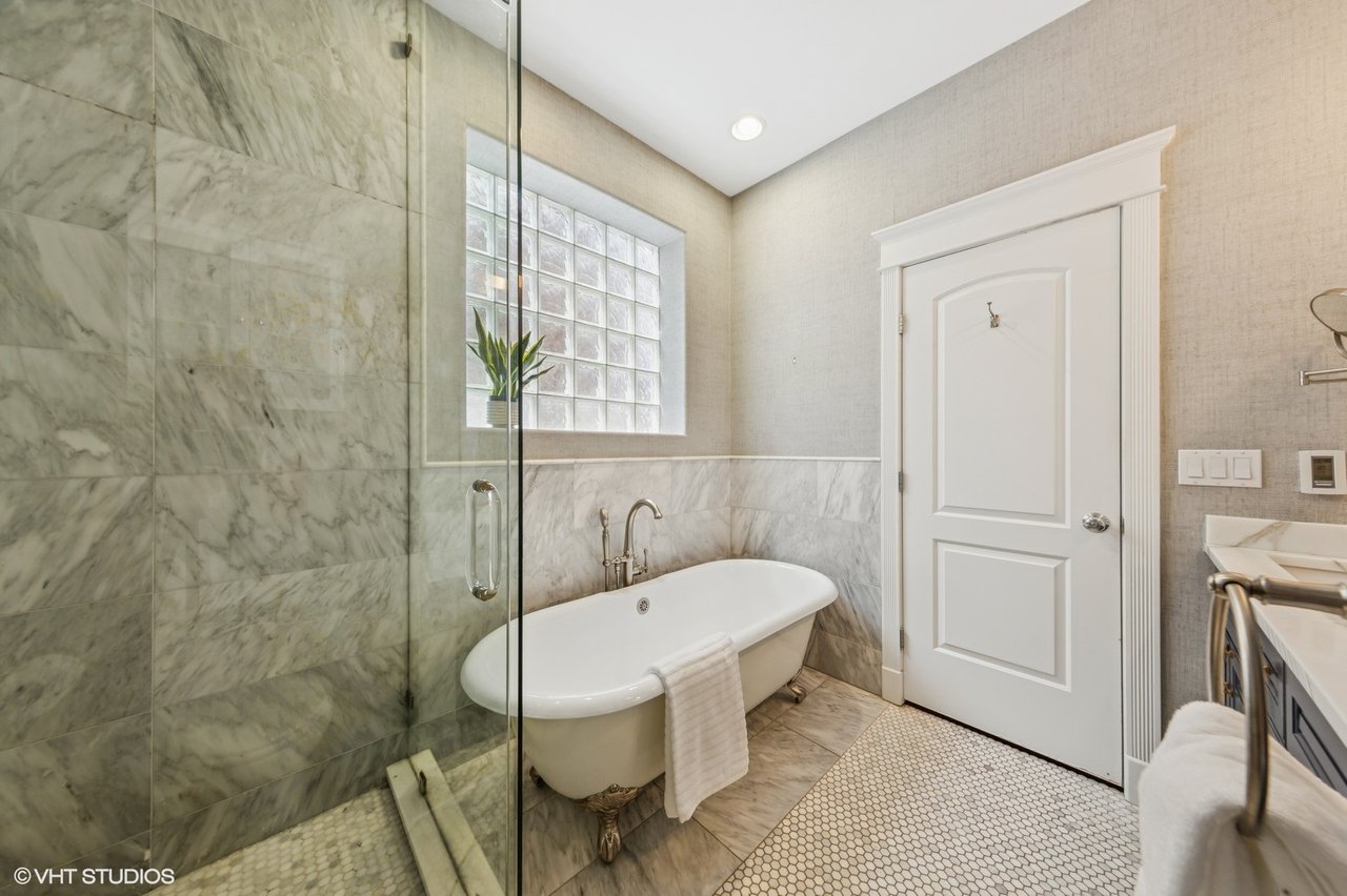 1244 W Cornelia Unit 1 
