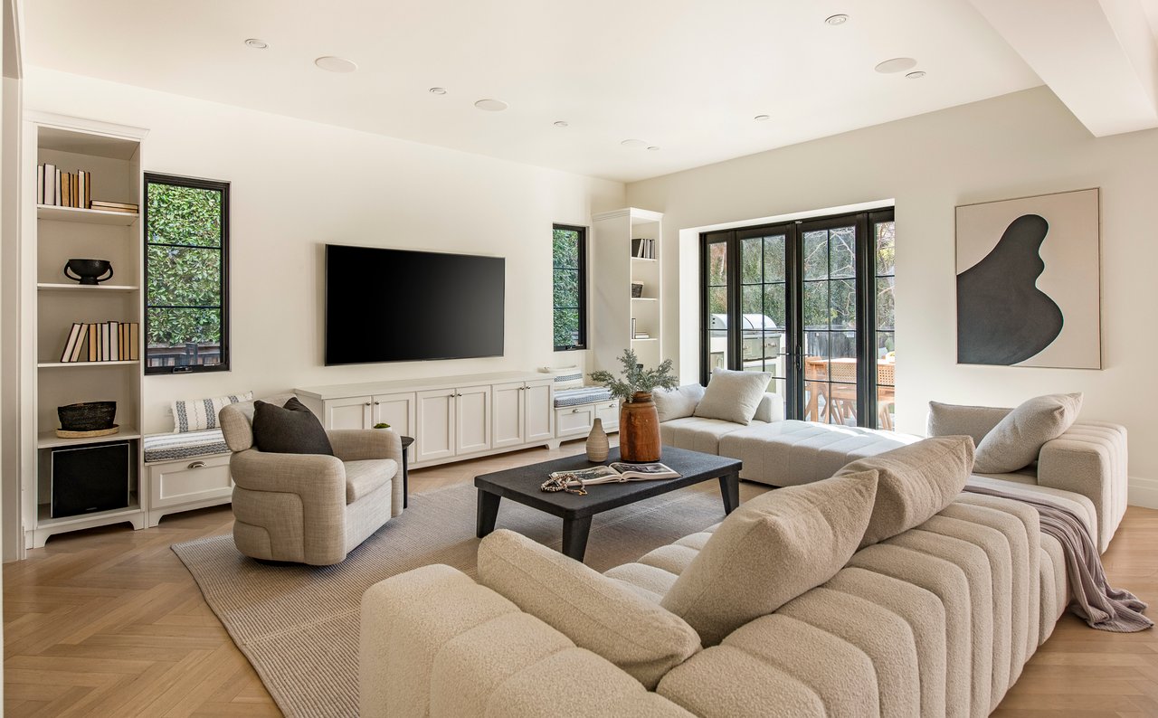 247 South Anita Avenue, Brentwood