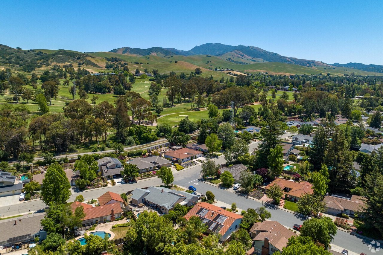 Walnut Creek Neighborhoods & School Paths: 2026 Homebuyer Guide