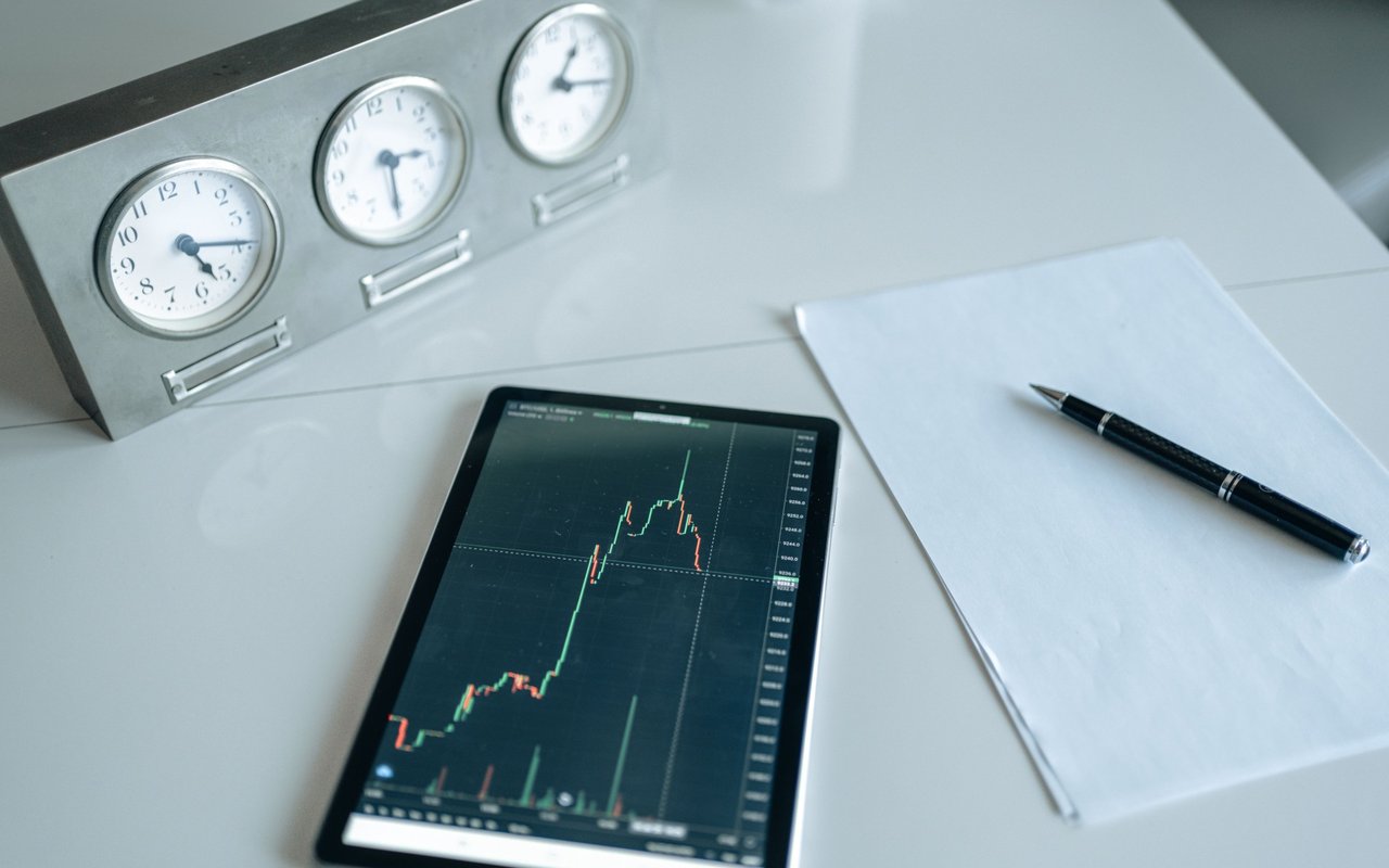 Reading the Seller's Clock: Days on Market as Leverage
