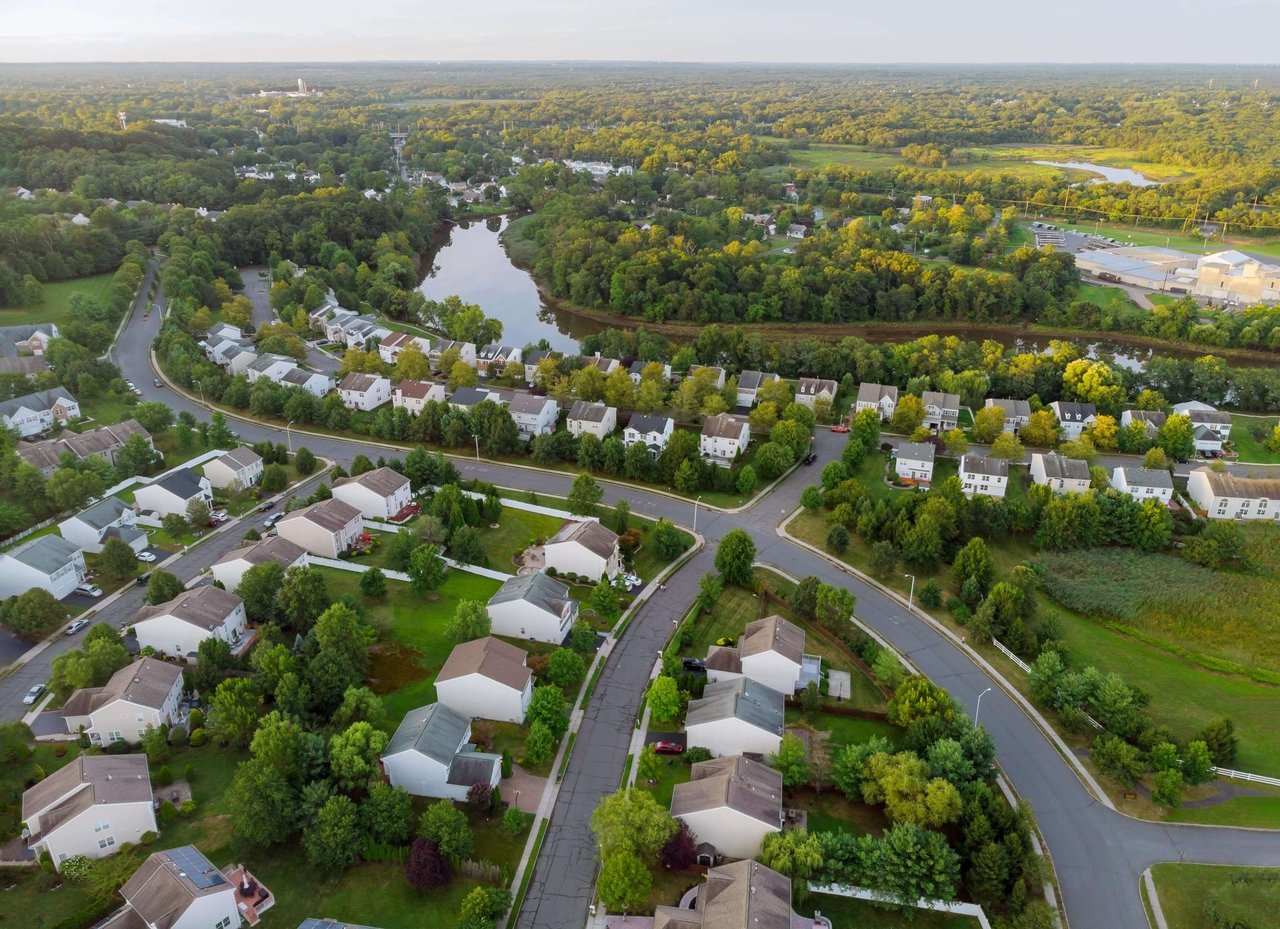 The Benefits of Buying a Home in a Well-Connected Area