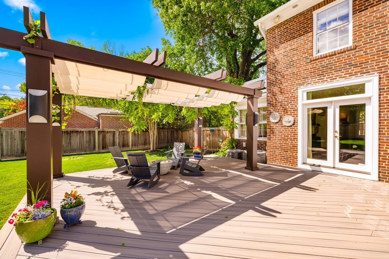 22 W OAK STREET
