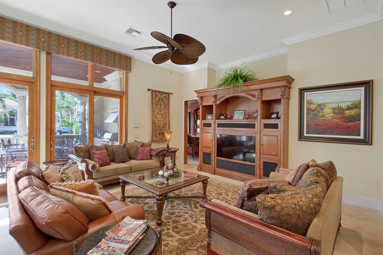 793 Harbour Isles Dr